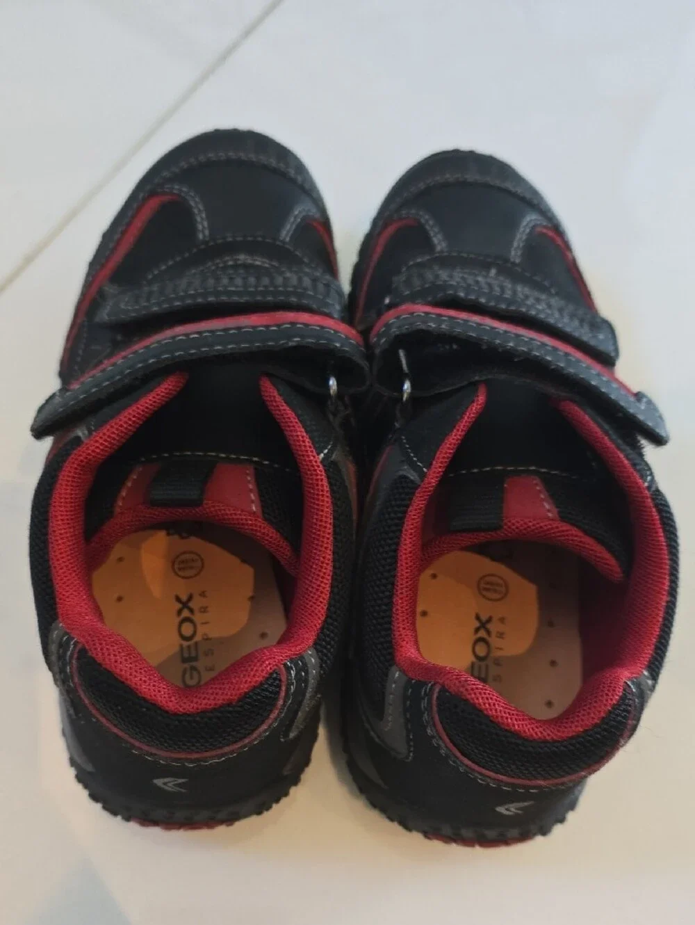 Geox Respira Kids Black and Red Hook-and-Loop Sneakers SZ US2 / EUR 33
